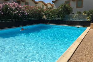 Appartements Location Gruissan, Studio, piscine, parking prive : photos des chambres