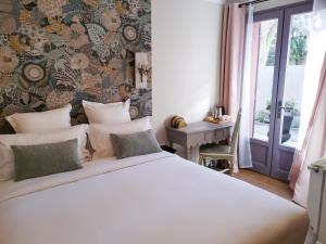 Hotels Hotel Sous les Figuiers - Piscine chauffee, parking, centre ville : photos des chambres