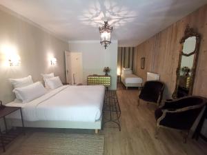 Hotels Hotel Sous les Figuiers : photos des chambres