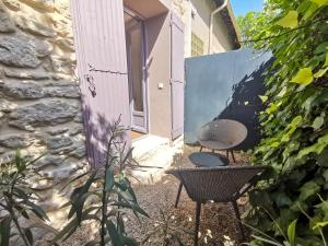 Hotels Hotel Sous les Figuiers : Chambre Double avec Patio