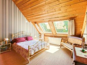 Maisons de vacances Quaint Holiday Home in Ferce : photos des chambres