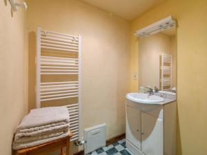 Maisons de vacances Quaint Holiday Home in Ferce : photos des chambres