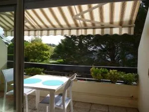 Studio LUMINEUX avec belle TERRASSE sur ESPACES VERTS, 100m PLAGE - 卡纳克海滩