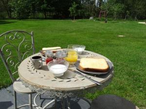 Appartements L'Escale Sud Gironde - Gite en pleine nature - Calme absolu - Piscine spa sauna massage- Petit-dejeuner sur demande : photos des chambres