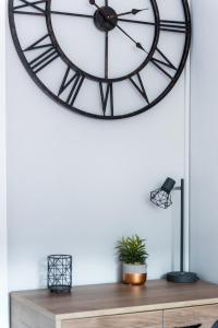 City Centre Stylish Apartment With Free Parking