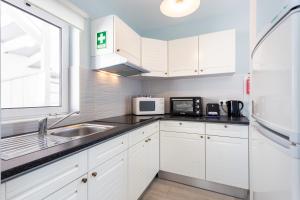 Mariners (1) - Bright and stylish apartment - walk to the beach