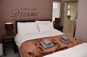 1FG Dreams Unlimited Serviced Accommodation- Staines - Heathrow
