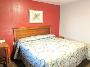 Superior King Room room in Budget Inn El Reno