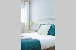 Hostly Sol 2bdr flat with patio in Seville center