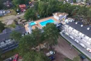 Apartament 2B Niebieskie Apartamenty Poddąbie z basenem krytym, odkrytym, salą zabaw, animacjami