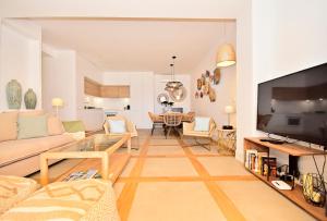 70sqm private terrace in front of the sea & 107sqm brand new apartment