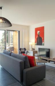 Appartements Le Saint-Jore - 2 bedroom apartment balcony & parking : photos des chambres