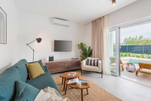 Villa Auni Grey - Heated Pool - Rooftop - Seaview - Beach