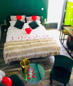 AMO'HOTE Suite élégance & Spa photo 9