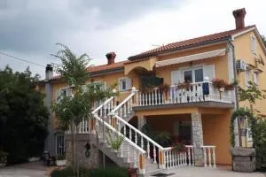 Apartments Nella - 斯维蒂安东