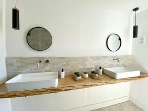 Villas de standing avec magnifique vue mer et piscines privées, Sagone