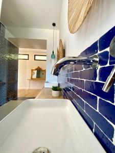 Villas de standing avec magnifique vue mer et piscines privees, Sagone : photos des chambres
