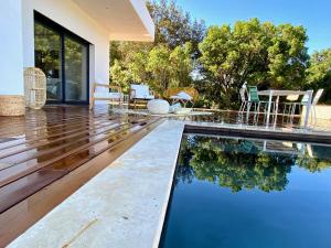 Villas de standing avec magnifique vue mer et piscines privees, Sagone : photos des chambres