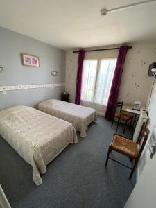 Hotels Le Lyon Vert : photos des chambres