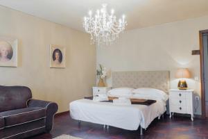 Rialto Canal View With Terrace and Balcony by Wonderful Italy