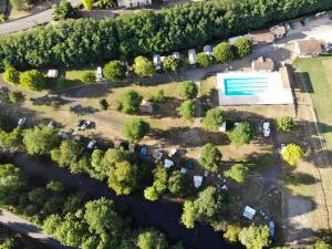 Campings Les Berges Du Cele : photos des chambres