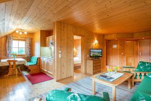 Superior Two-Bedroom Apartment with Balcony or Terrace room in Familien-Appartements Örglwirt's Gut