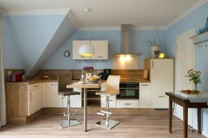 Lavendelblume - 4 Sterne - inklusive eigener BikeBox mit Strom, Wäschepaket, Power WLAN, Parkplatz, early CheckIn # Bestpreisgarantie #