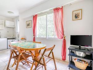Maisons de vacances Quiet holiday home with swimming pool : photos des chambres