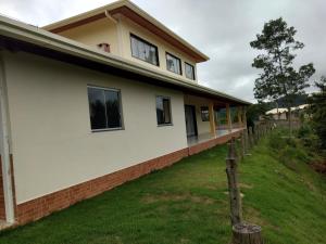 Região de Pedra Azul casa Amarela