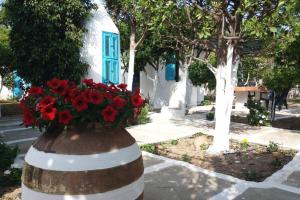 PERIVOLI 1-CHORA(5min away from the center by car) Naxos Greece