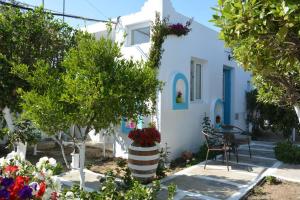 PERIVOLI 1-CHORA(5min away from the center by car) Naxos Greece