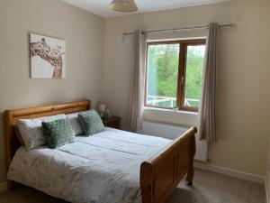 Secluded hilltop hideaway!