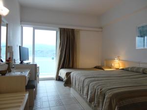 Standard Triple Room with Sea View