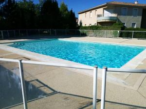 Appartement de 2 chambres avec jardin amenage et wifi a Villeneuve les Avignon