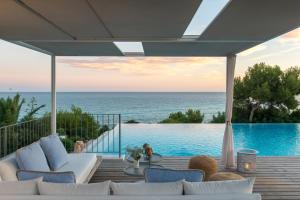 Villa Brisa del Mar Seafront villa located in the Garraf National Park 30 minutes from Barcelona