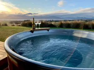 Fiordland Eco-Retreat -- Panoramic Views -- Hot Tub - Lowther