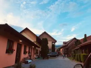 Evelyn Panzio - Atia