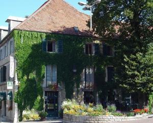 Hotels Logis Hotel des Messageries : photos des chambres