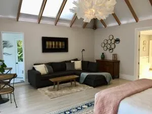 Columbus Suite at 144 on Jones - Tawharanui