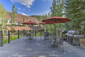 Hot Tub and Ski Shuttle Access Keystone Condo!
