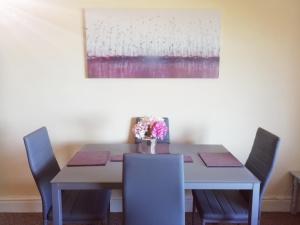 Llys Madoc, The Top Flat