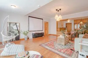 ChengDu Jinjiang District Dongmen Daqiao subway station. - Chengdu