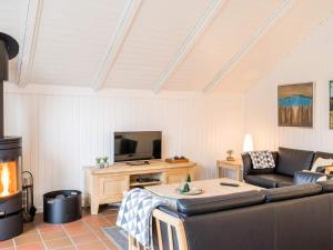Three-Bedroom Holiday Home  room in Holiday home Vejers Strand XI