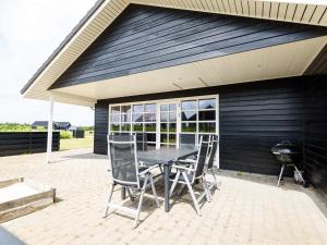 Modern Woodland Retreat-By Traum