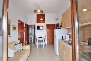 Private home with spacious garden & veranda - Flogita beach