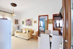 Private home with spacious garden & veranda - Flogita beach