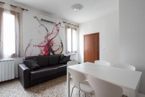 San Polo Canal View Apartments by Wonderful Italy
