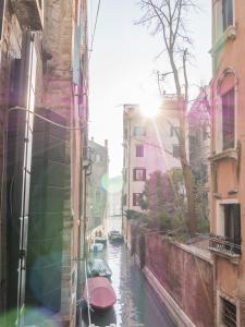 San Polo Canal View Apartments by Wonderful Italy