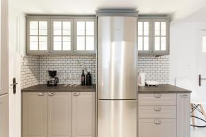 HIGHEND 2BDR Full APT IDEAL LOCATION (and Netflix)