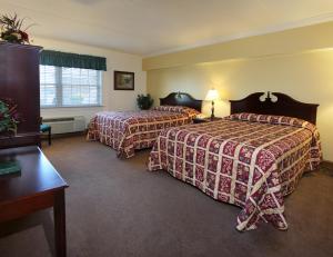 Standard Double Room with Two Double Beds room in Bird-in-Hand Family Inn